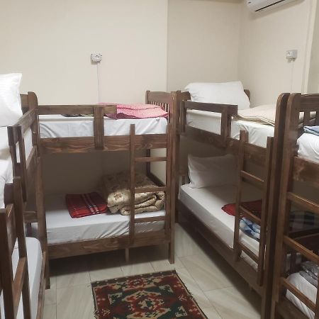 Hostel Oakland Tirana Bagian luar foto