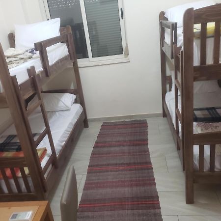 Hostel Oakland Tirana Bagian luar foto