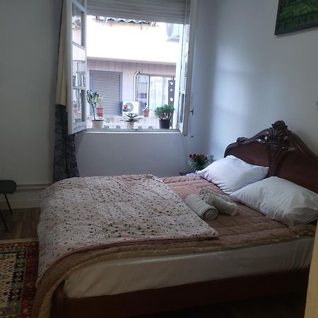 Hostel Oakland Tirana Bagian luar foto