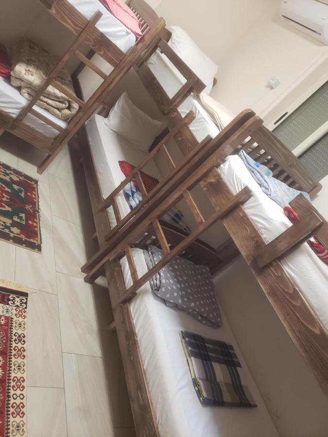 Hostel Oakland Tirana Bagian luar foto