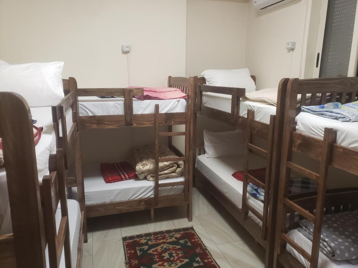 Hostel Oakland Tirana Bagian luar foto