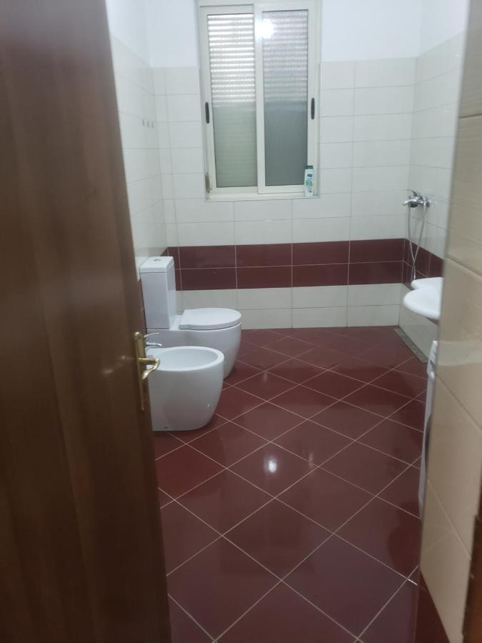 Hostel Oakland Tirana Bagian luar foto