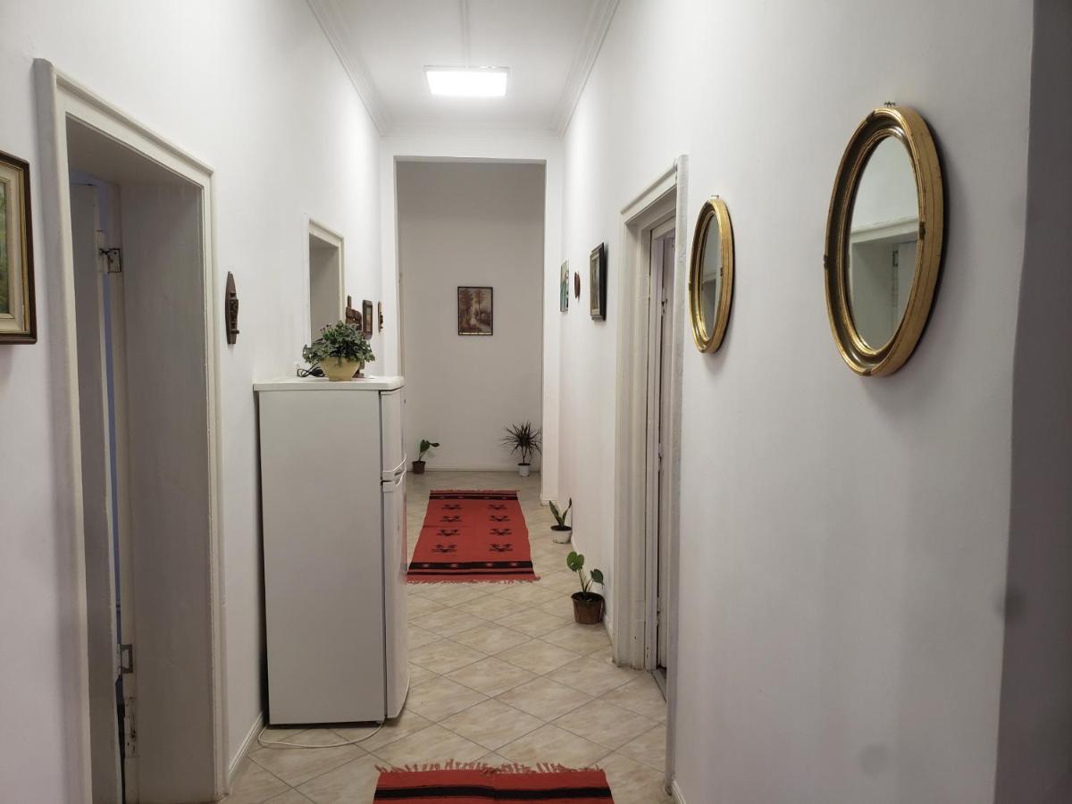 Hostel Oakland Tirana Bagian luar foto