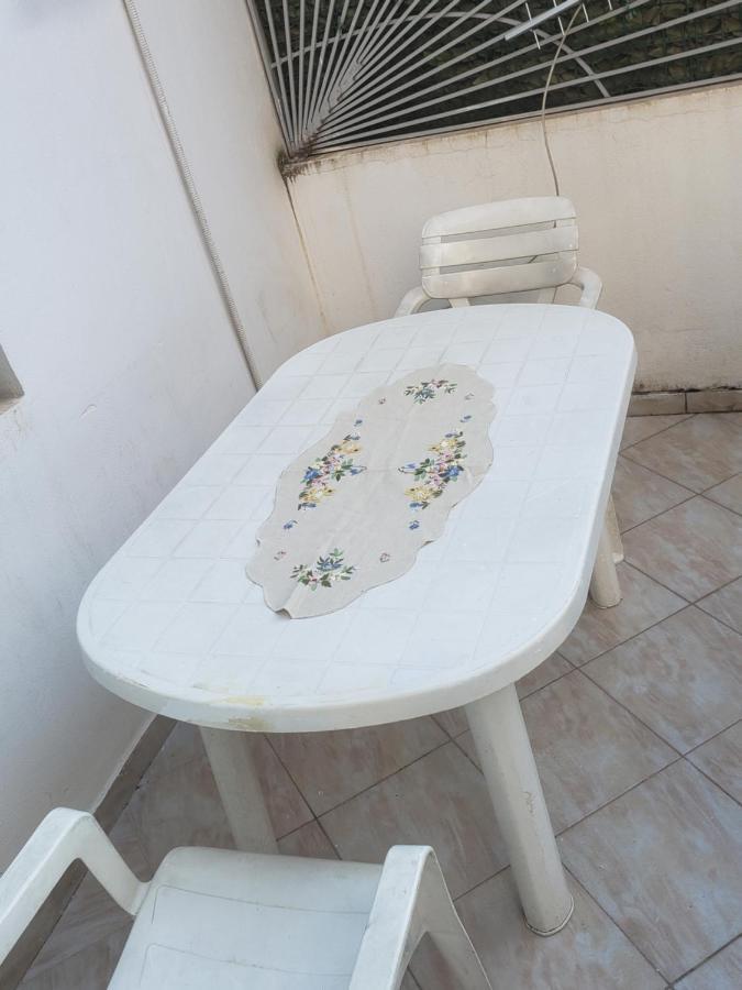 Hostel Oakland Tirana Bagian luar foto
