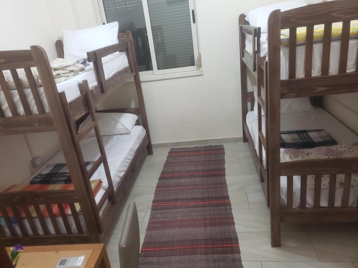 Hostel Oakland Tirana Bagian luar foto