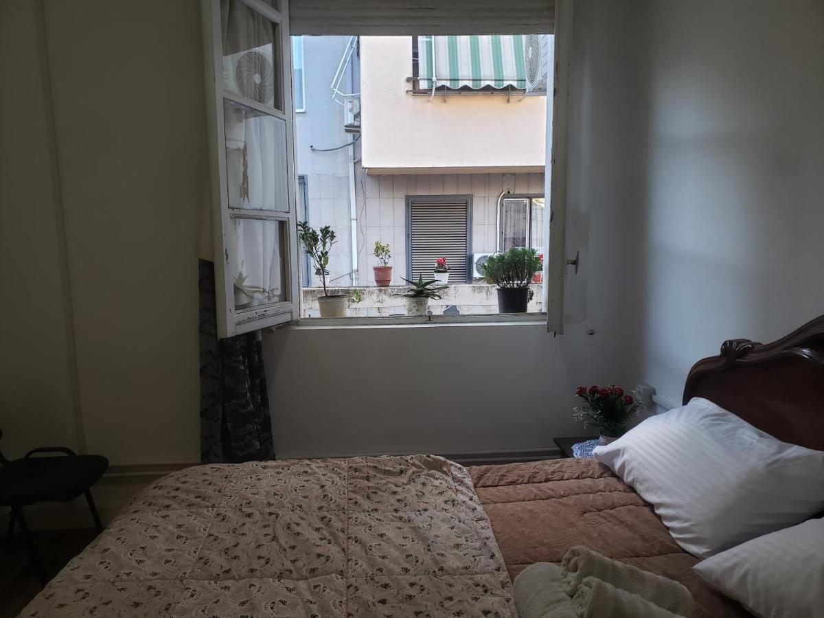 Hostel Oakland Tirana Bagian luar foto