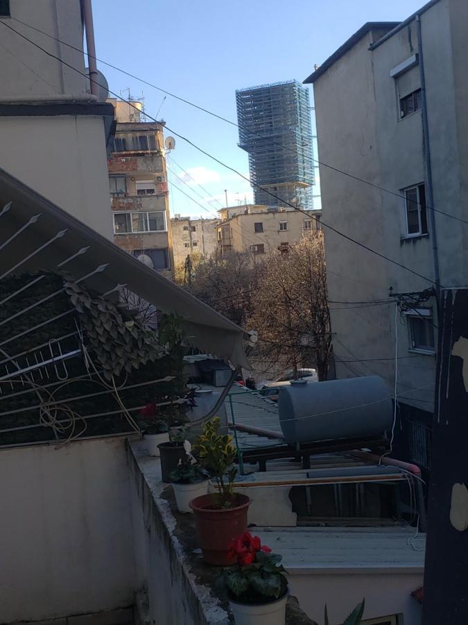 Hostel Oakland Tirana Bagian luar foto