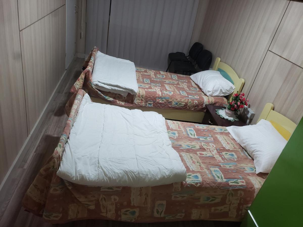 Hostel Oakland Tirana Bagian luar foto