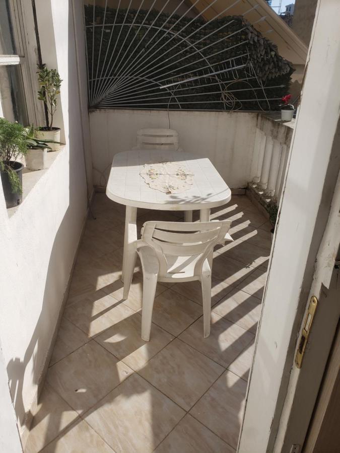 Hostel Oakland Tirana Bagian luar foto