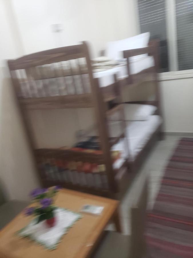 Hostel Oakland Tirana Bagian luar foto