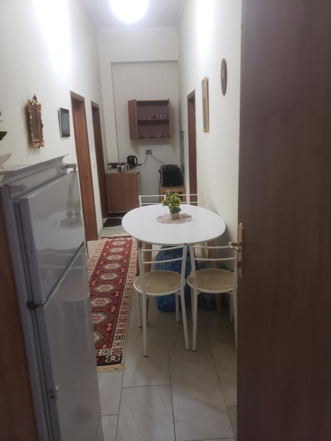 Hostel Oakland Tirana Bagian luar foto