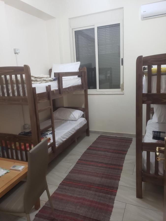 Hostel Oakland Tirana Bagian luar foto