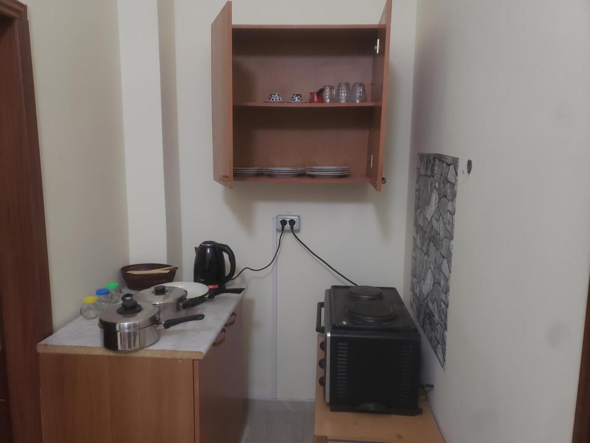 Hostel Oakland Tirana Bagian luar foto
