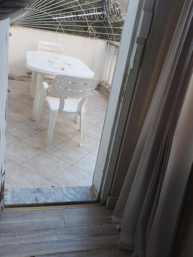Hostel Oakland Tirana Bagian luar foto