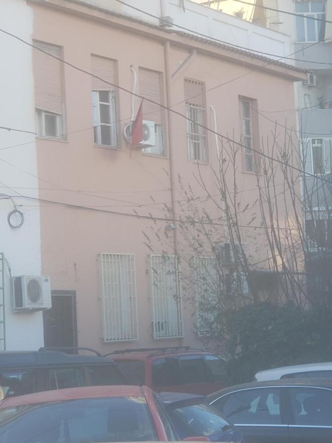 Hostel Oakland Tirana Bagian luar foto