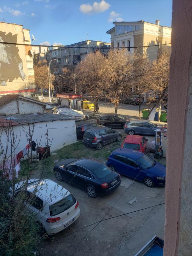 Hostel Oakland Tirana Bagian luar foto