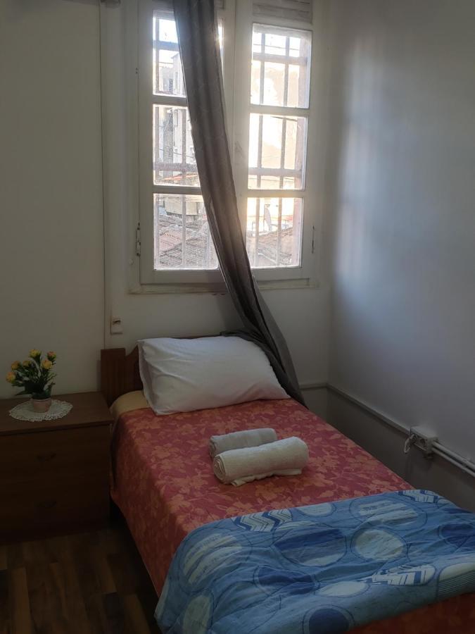 Hostel Oakland Tirana Bagian luar foto