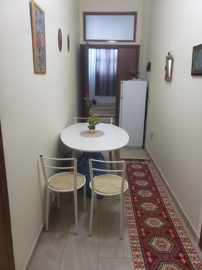 Hostel Oakland Tirana Bagian luar foto