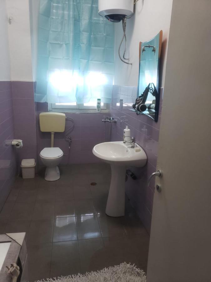 Hostel Oakland Tirana Bagian luar foto