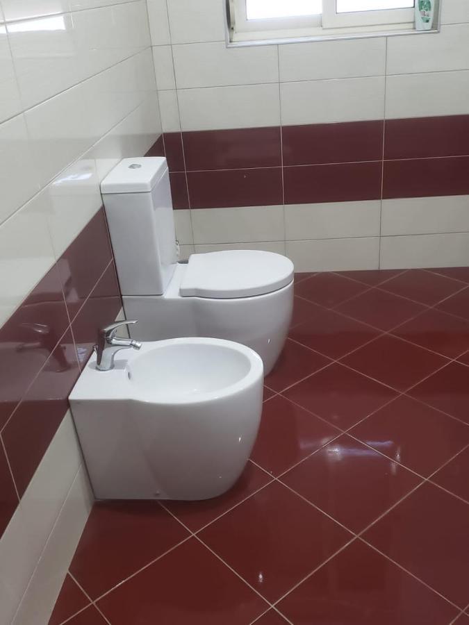 Hostel Oakland Tirana Bagian luar foto
