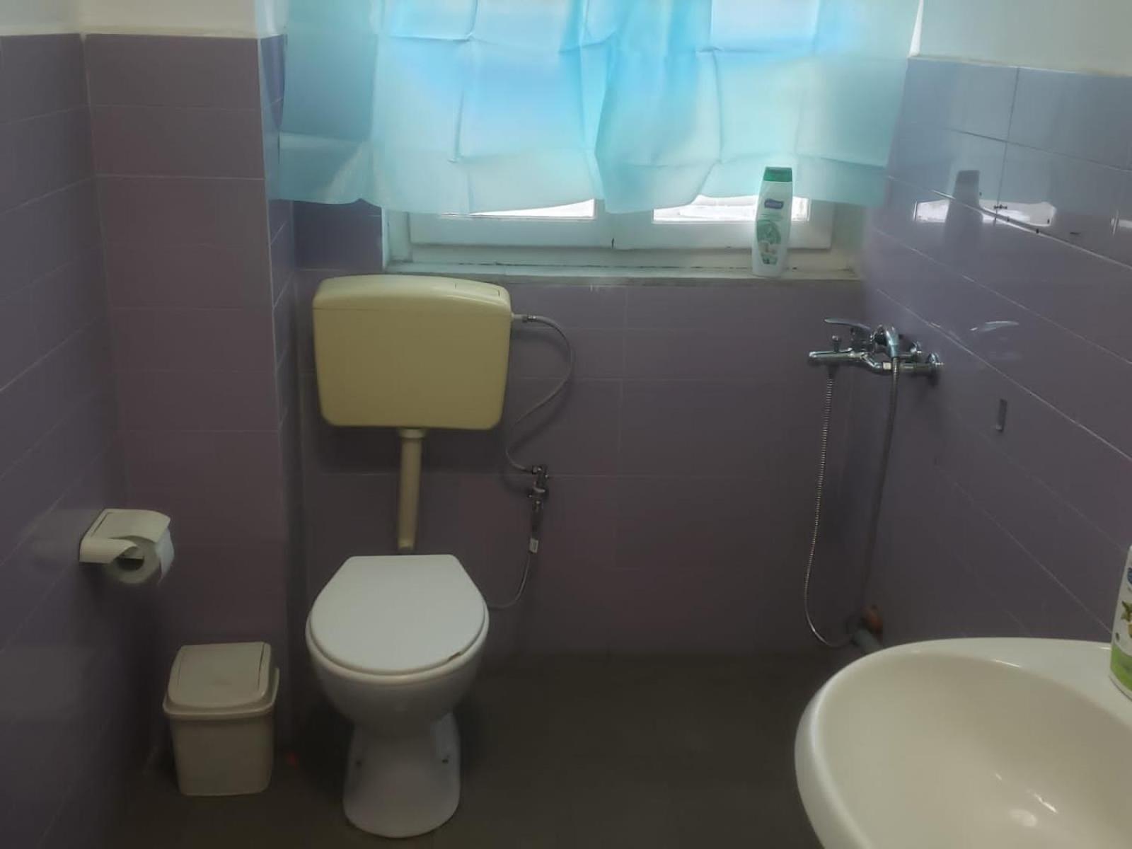 Hostel Oakland Tirana Bagian luar foto