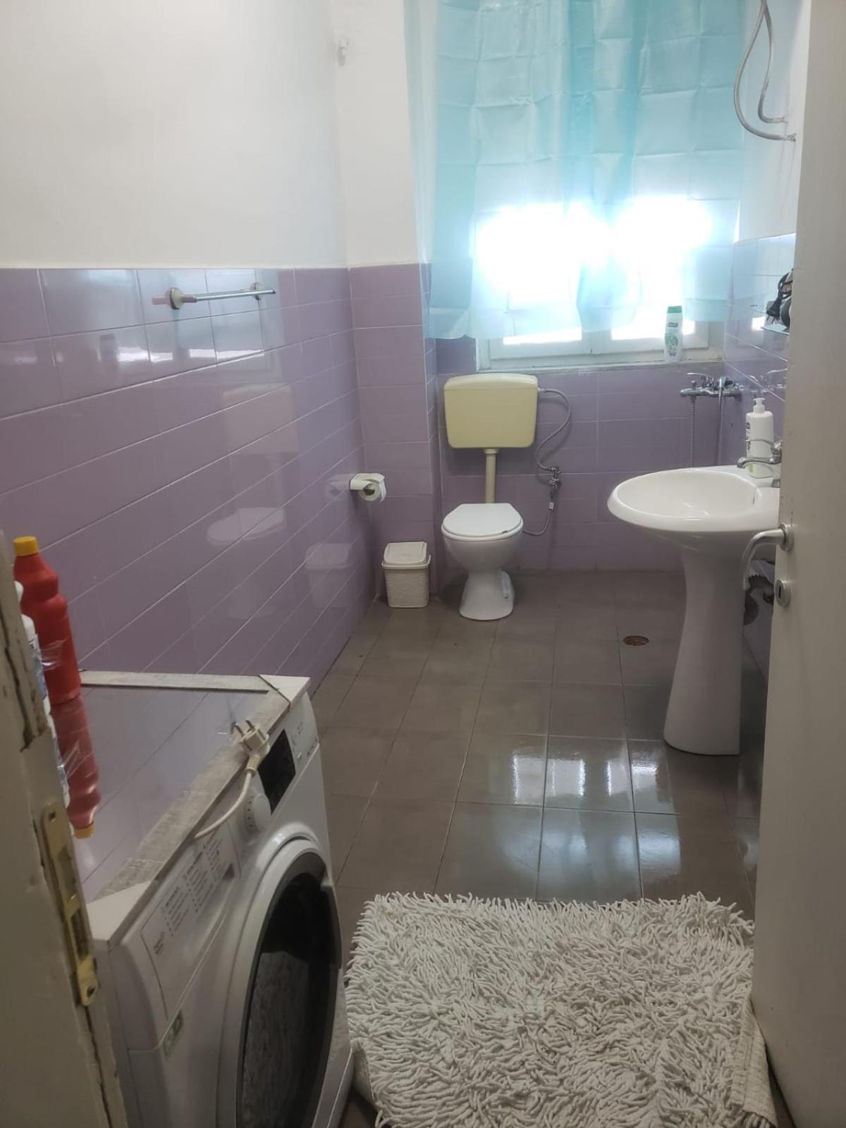 Hostel Oakland Tirana Bagian luar foto