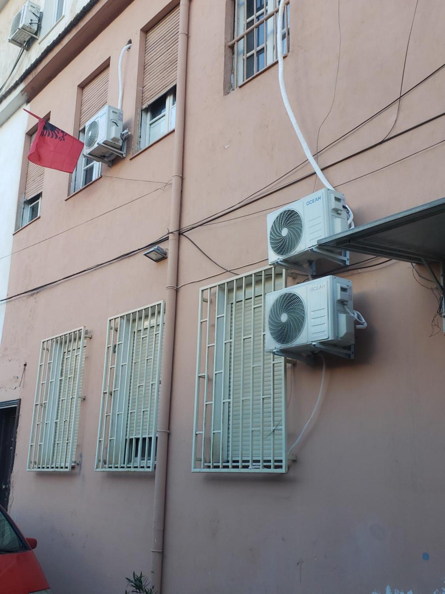 Hostel Oakland Tirana Bagian luar foto