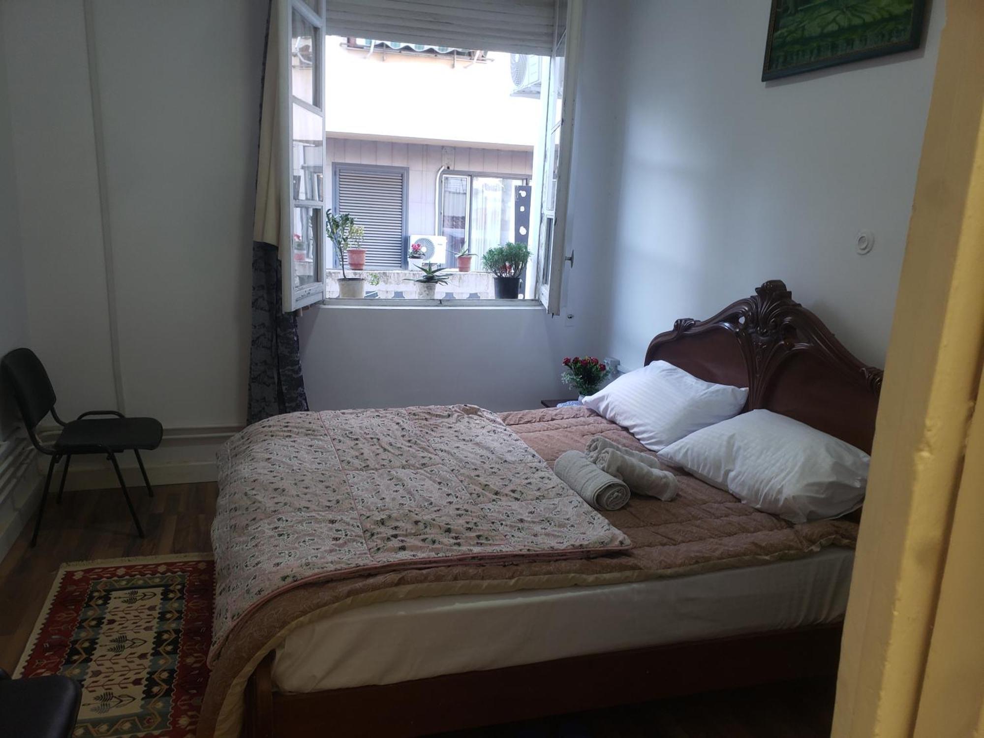 Hostel Oakland Tirana Bagian luar foto